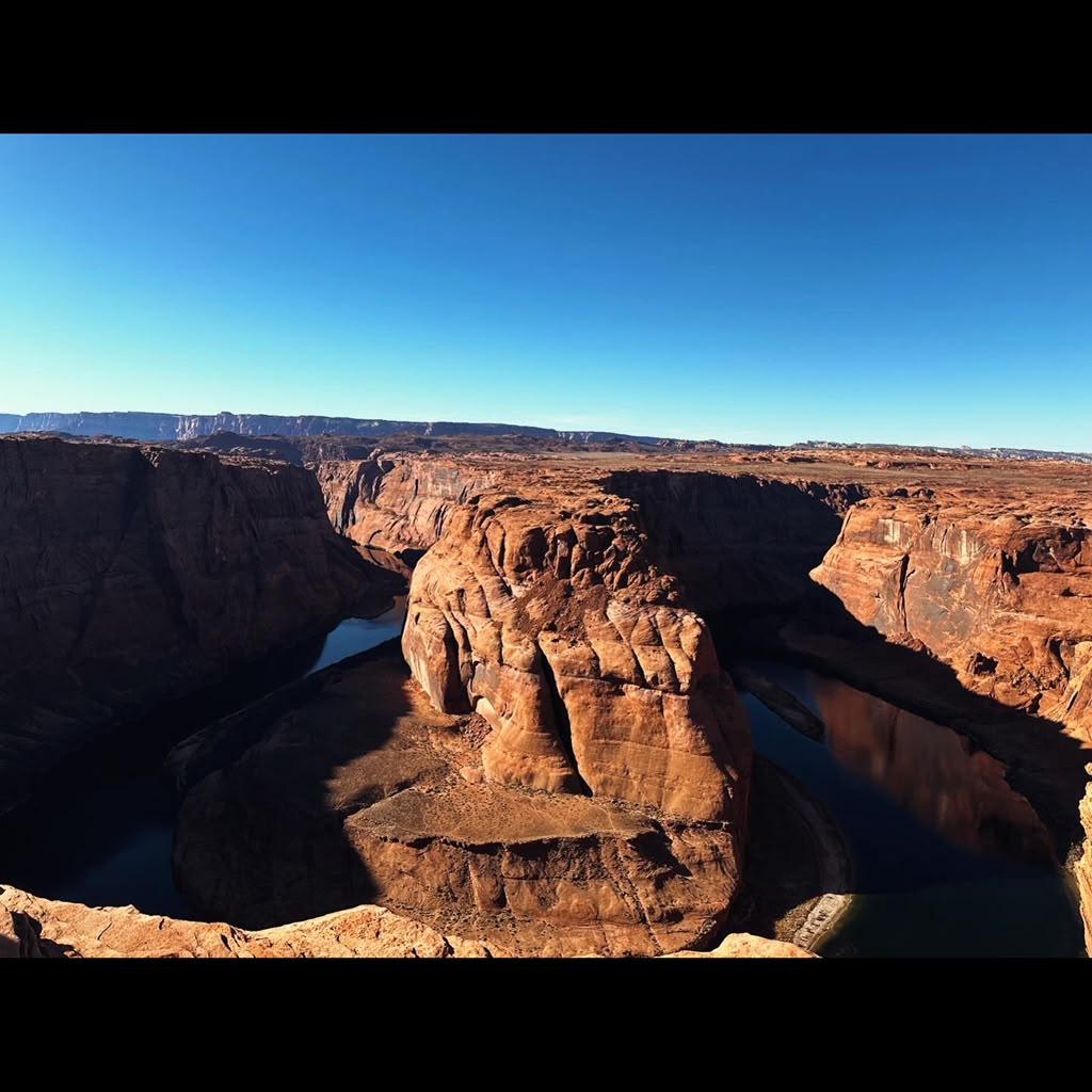 Wide view of Horseshoe Bend and the Colorado River from the overlook