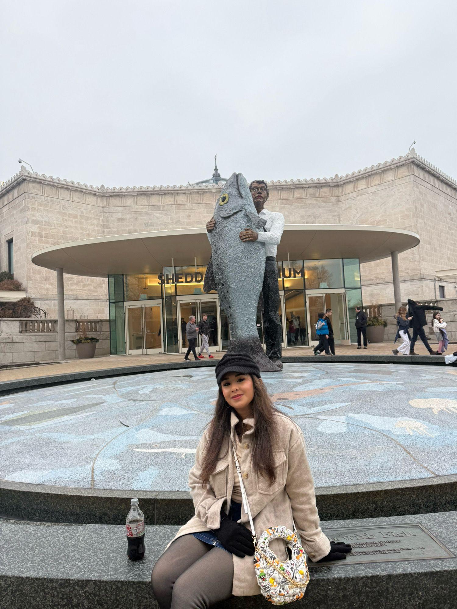 Traveller outside Shedd Aquarium in Chicago