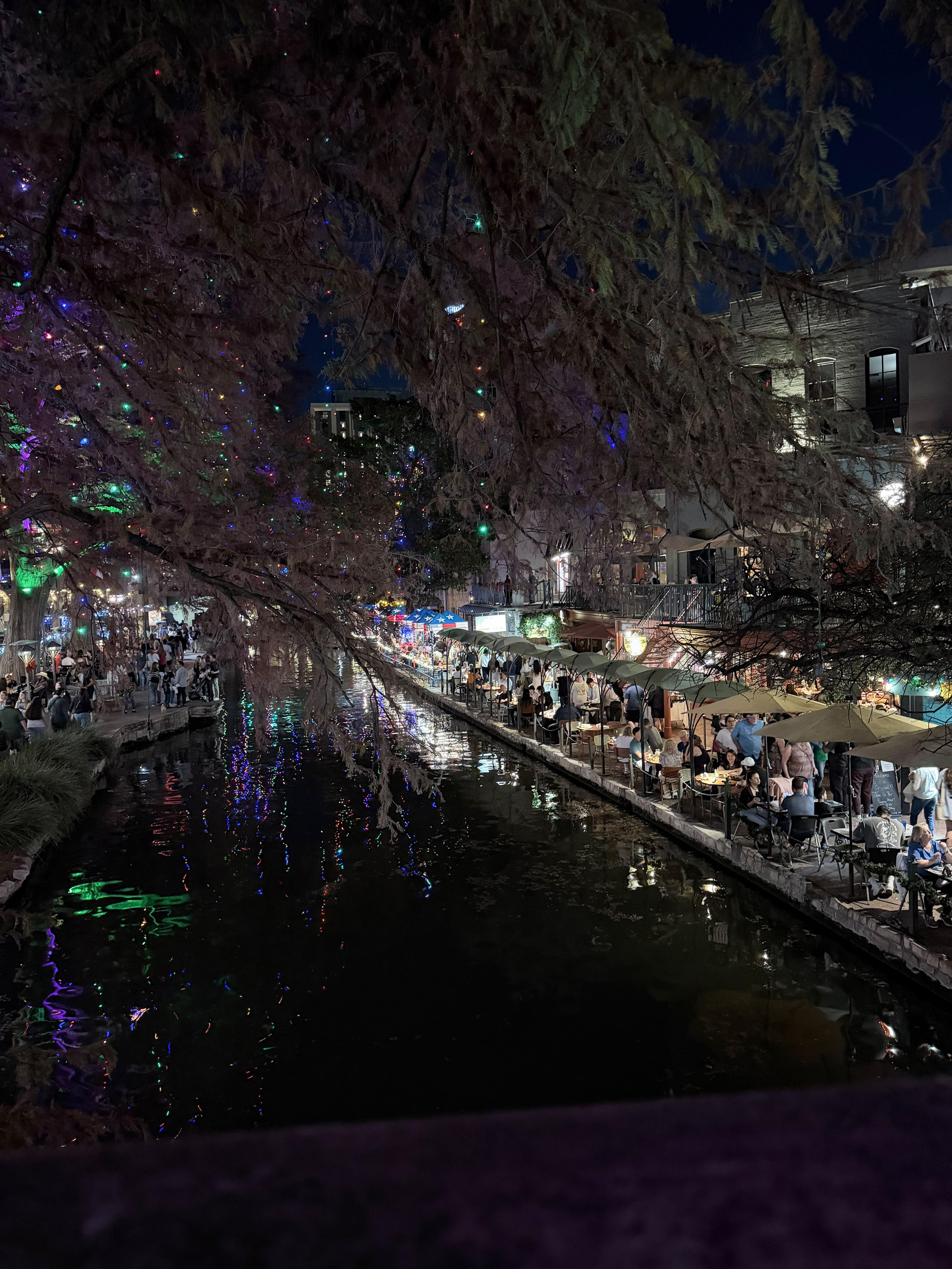 Water, lights, restaurants, and that classic San Antonio night.